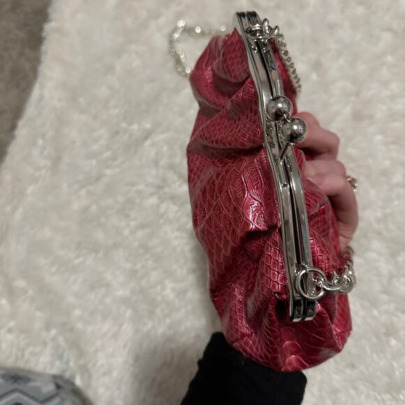 Vintage Faux Snakeskin Red Kiss Lock Shoulder Crossbody Bag Purse Retro Coquette - Picture 3 of 6